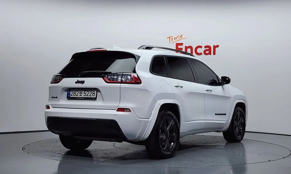 Jeep Cherokee — фото 4