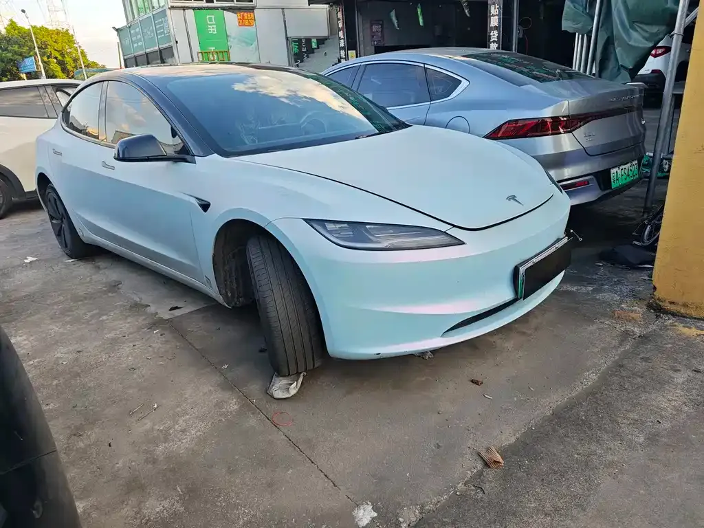 Tesla Model 3 — фото 1