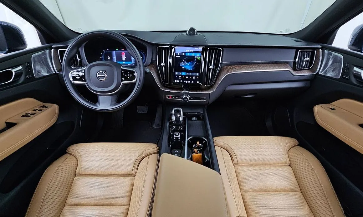 Volvo XC60 — фото 9