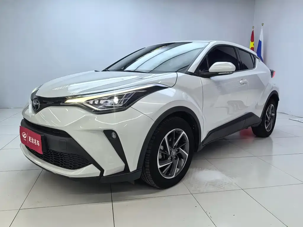 Toyota C-HR — фото 1