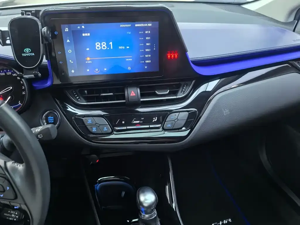 Toyota C-HR — фото 10