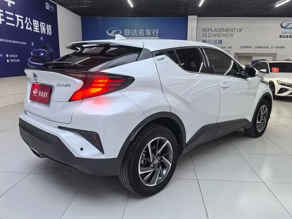 Toyota C-HR — фото 3