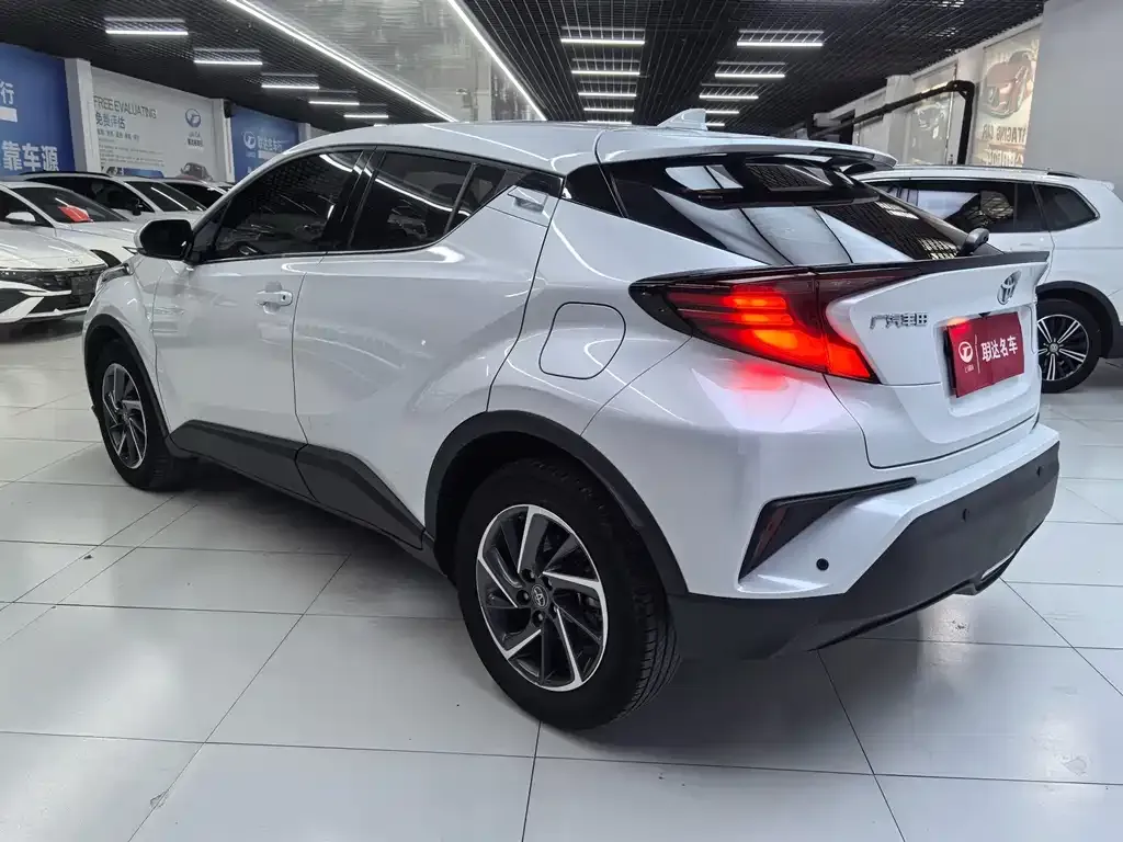 Toyota C-HR — фото 7