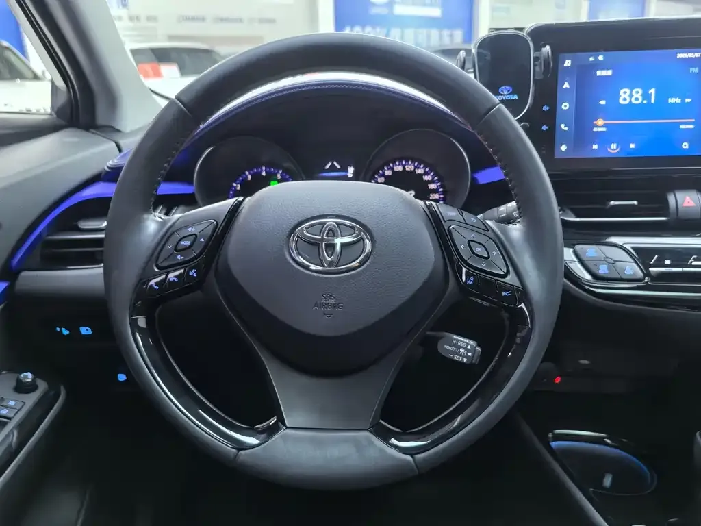 Toyota C-HR — фото 8