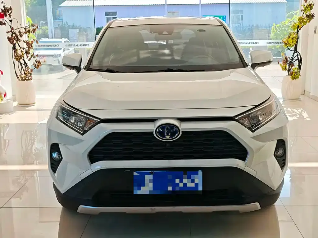 Toyota RAV4 — фото 4