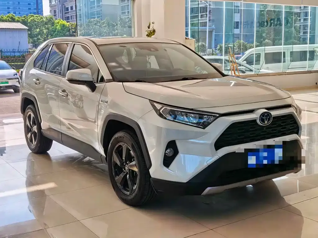 Toyota RAV4 — фото 9
