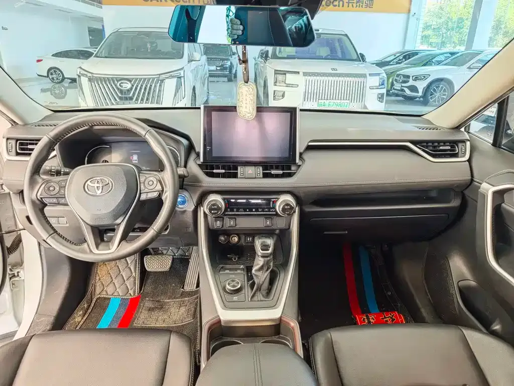 Toyota RAV4 — фото 10
