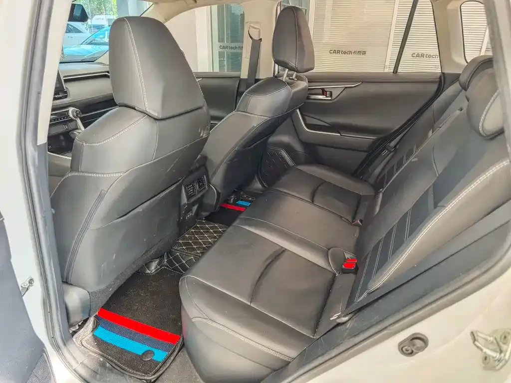 Toyota RAV4 — фото 3