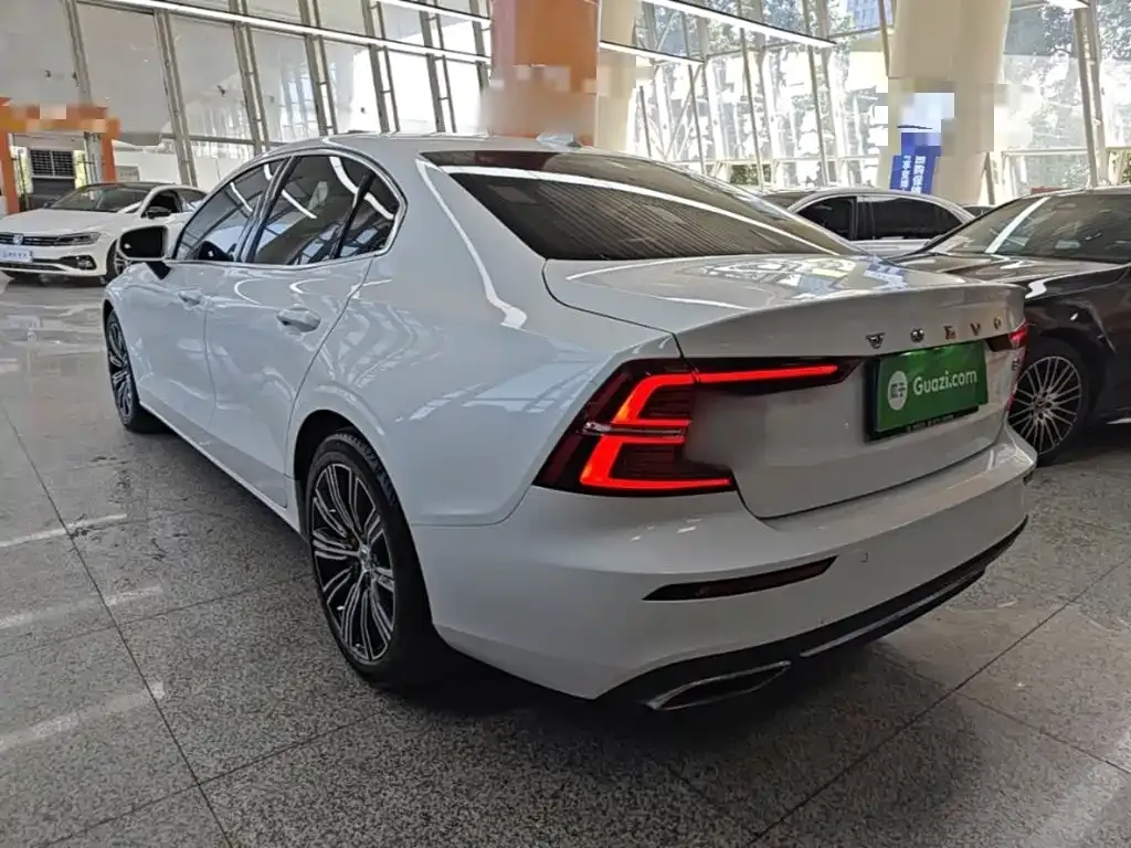 Volvo S60 — фото 10