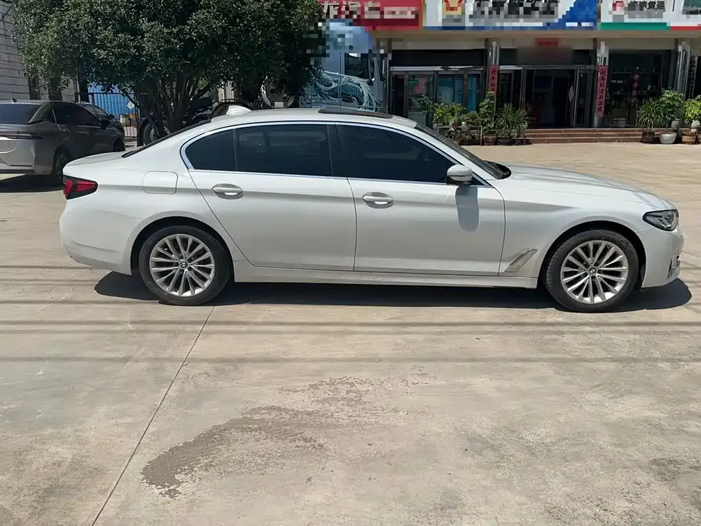 BMW 5 Series — фото 10