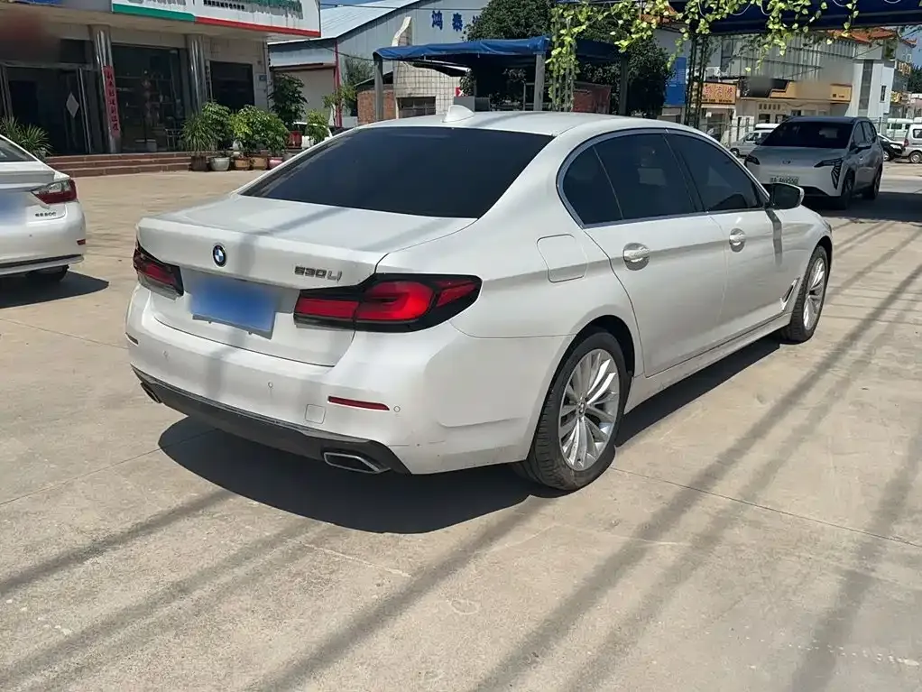 BMW 5 Series — фото 9