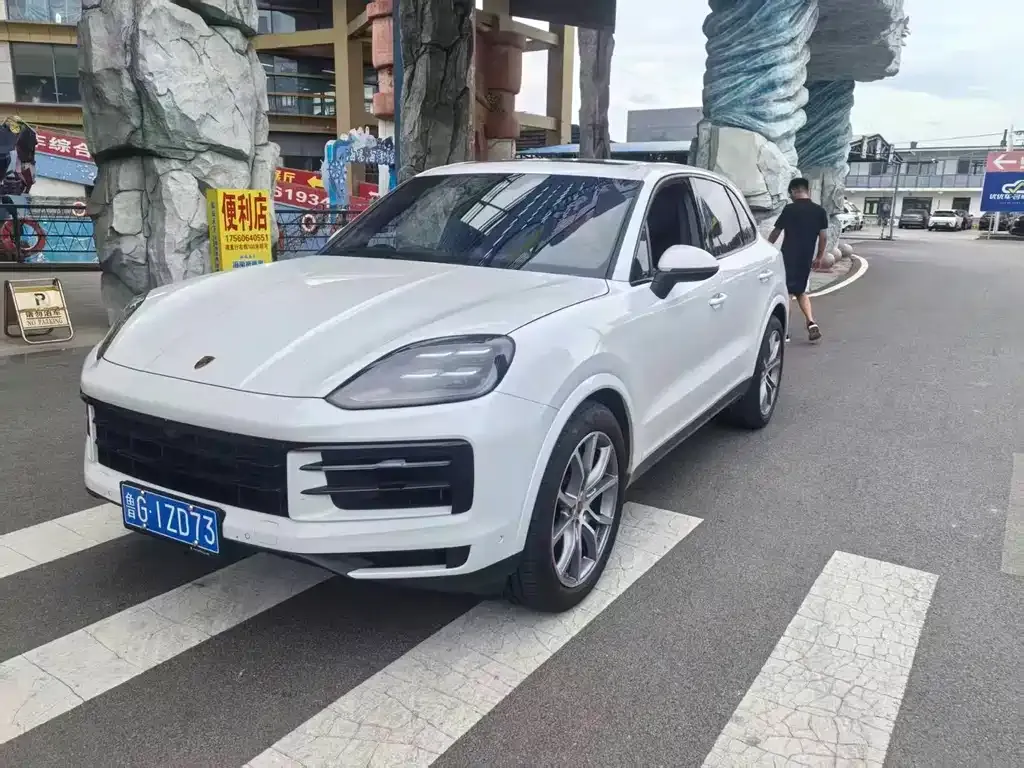 Porsche Cayenne — фото 1