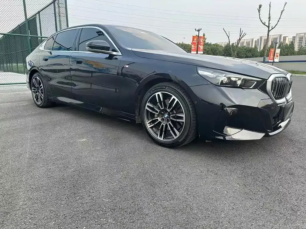 BMW 5 Series — фото 10