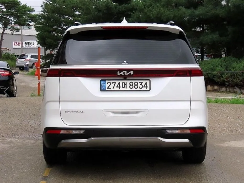 Kia Carnival — фото 4