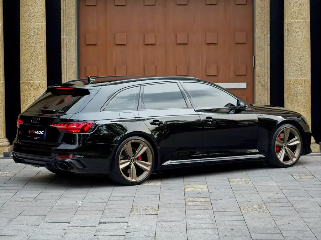 Audi RS 4 — фото 6