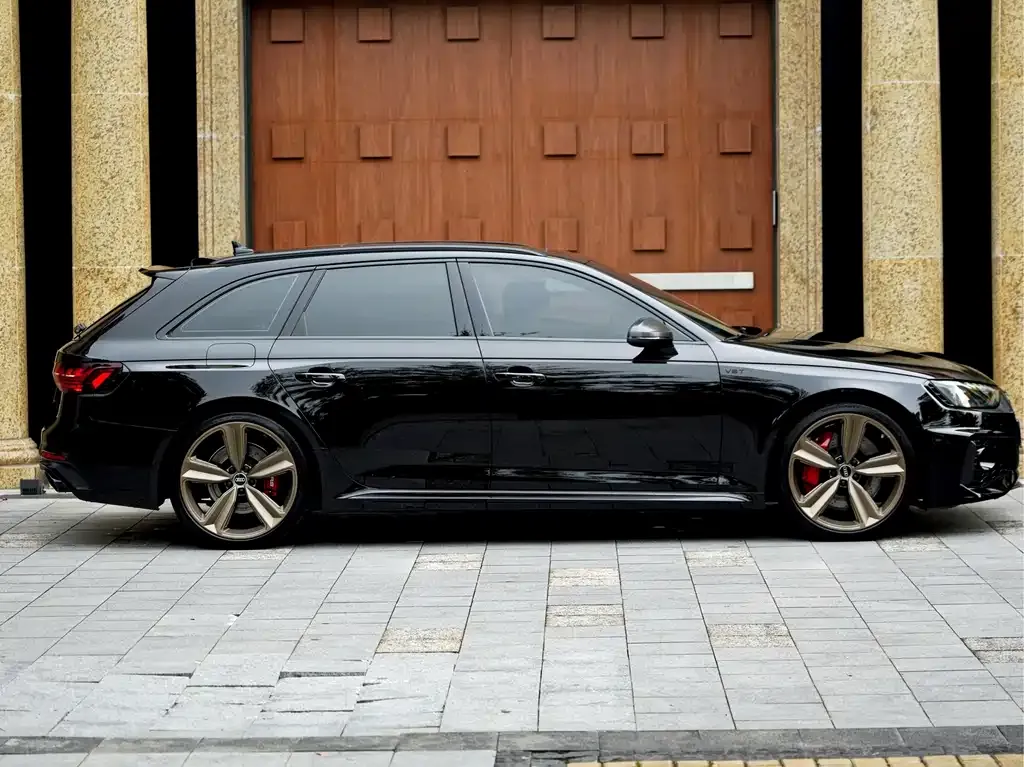 Audi RS 4 — фото 4