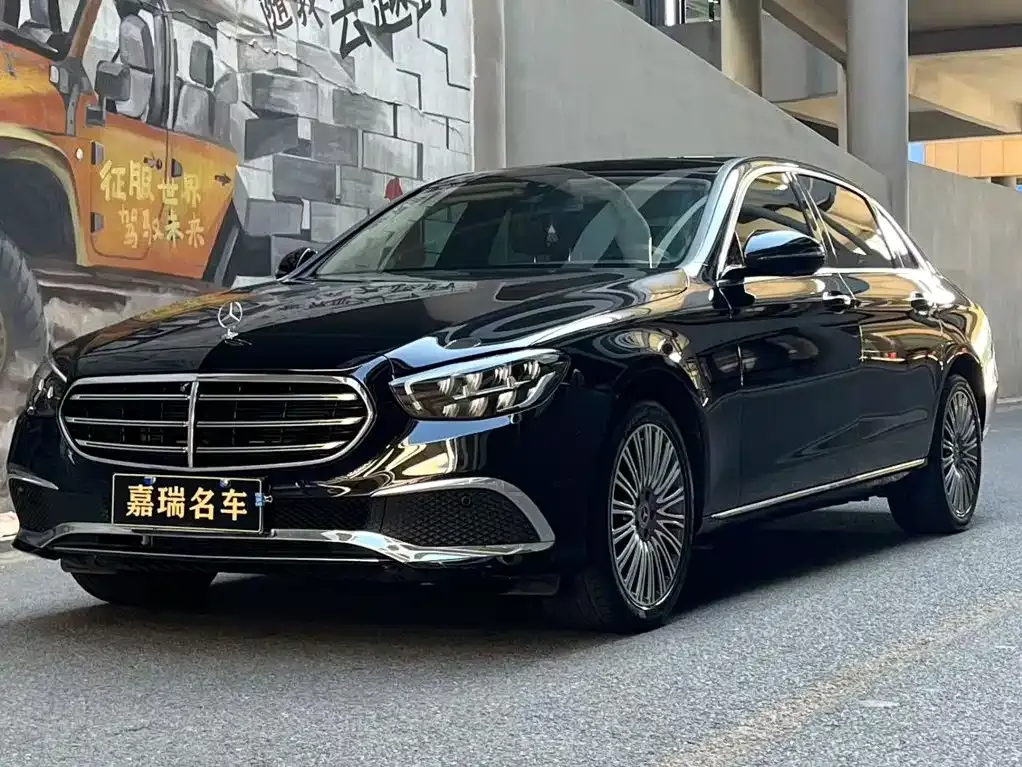Mercedes-Benz E-Class — фото 1