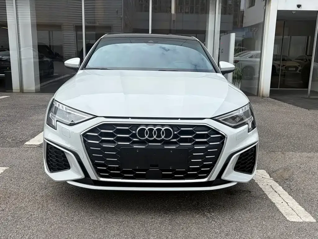 Audi A3 — фото 1