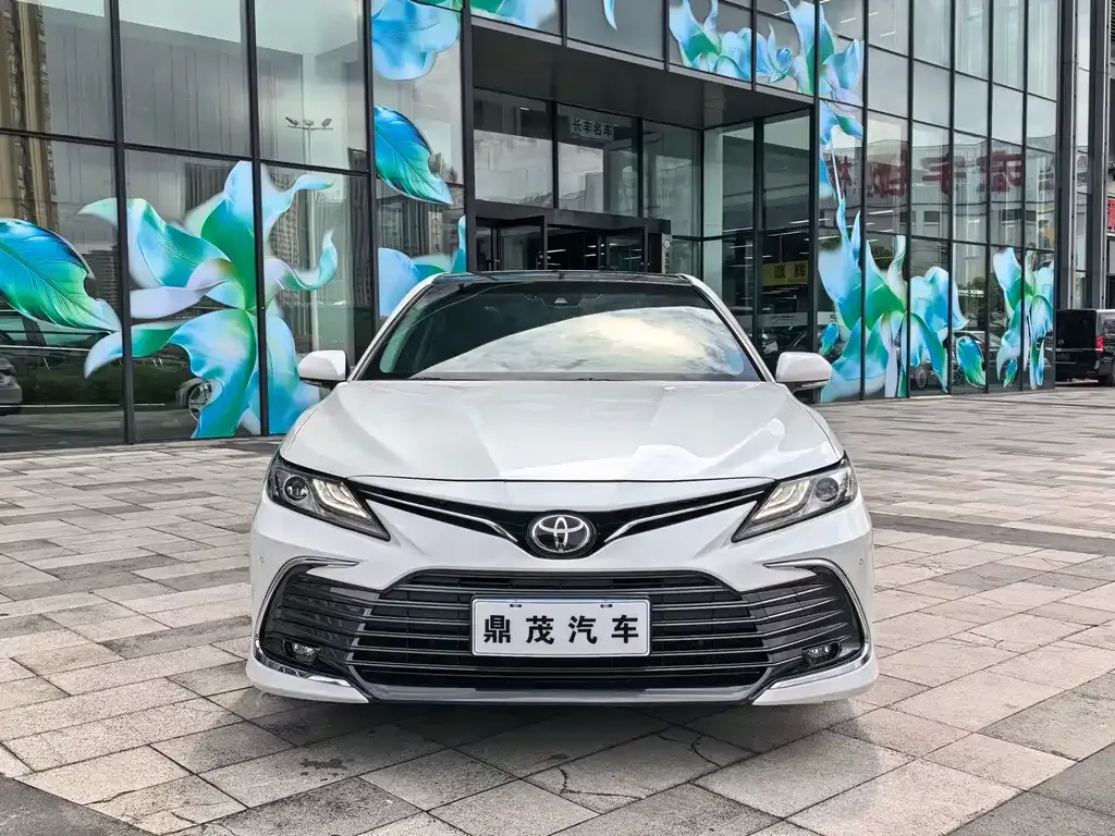 Toyota Camry — фото 8