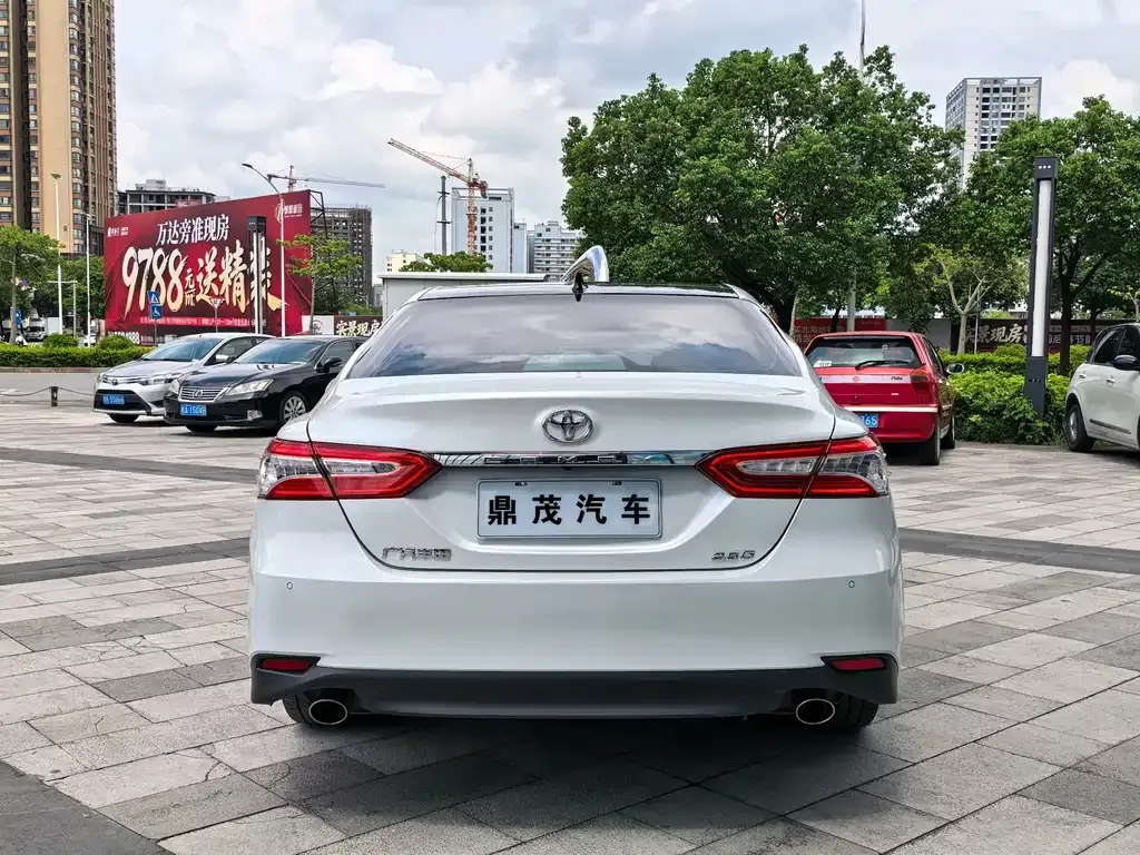 Toyota Camry — фото 7