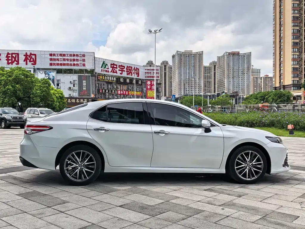 Toyota Camry — фото 6