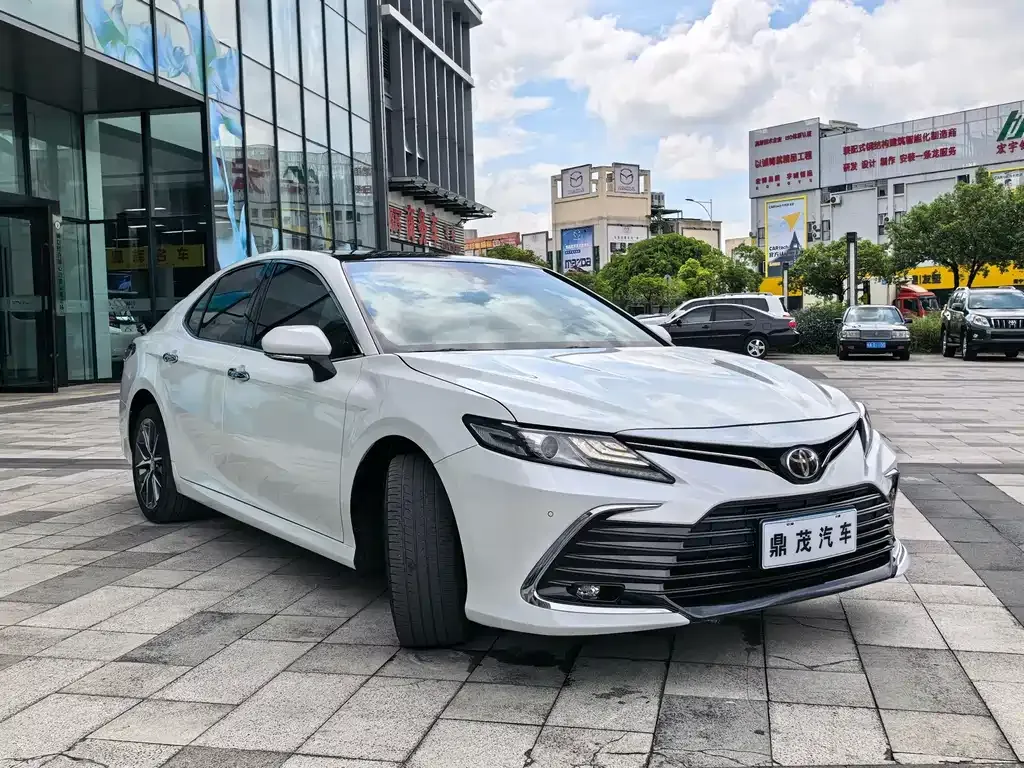 Toyota Camry — фото 9