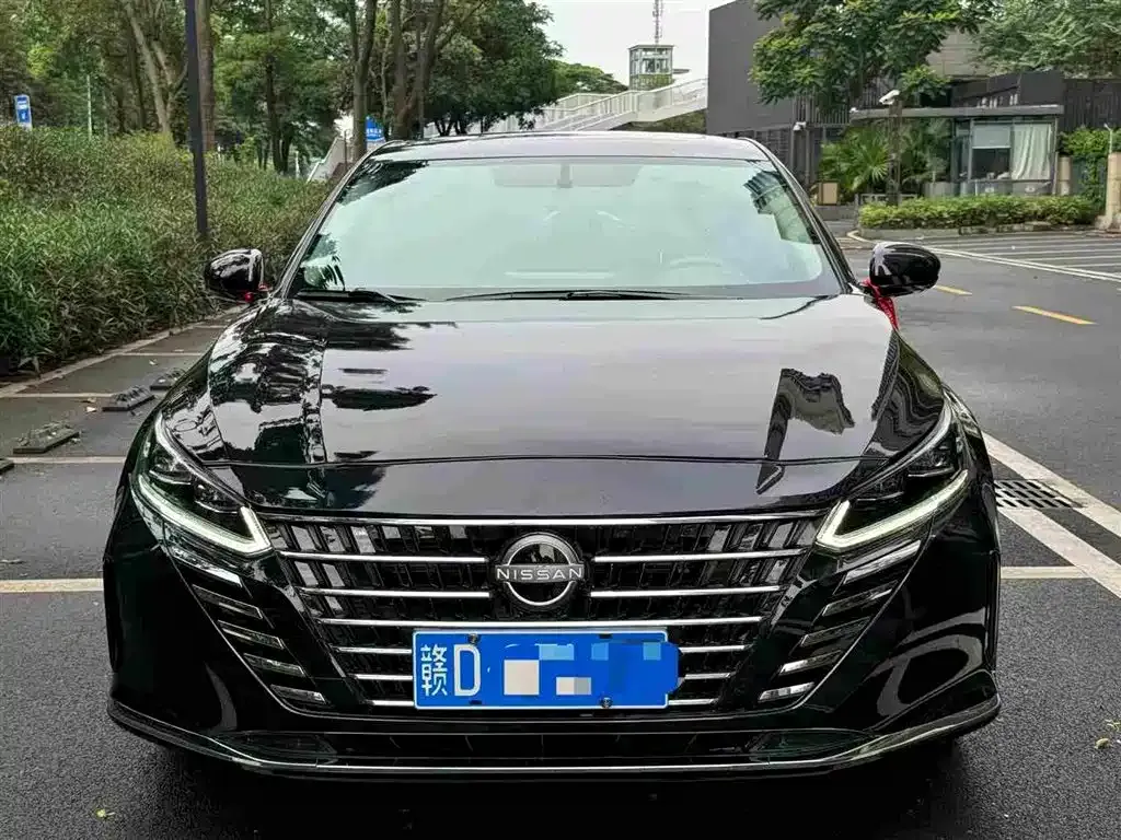 Nissan Teana — фото 1