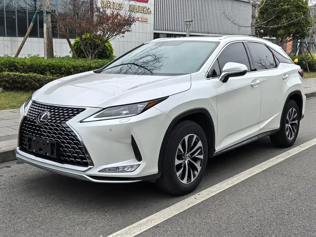 Lexus RX — фото 1