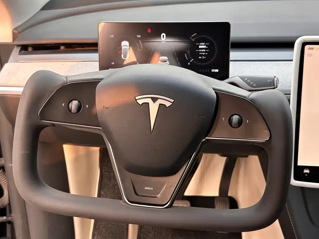Tesla Model Y — фото 7