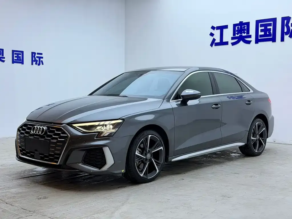 Audi A3 — фото 1
