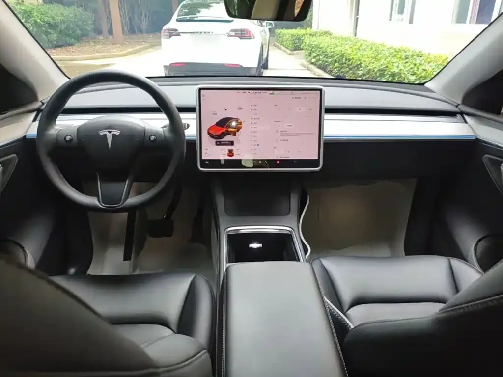 Tesla Model Y — фото 4