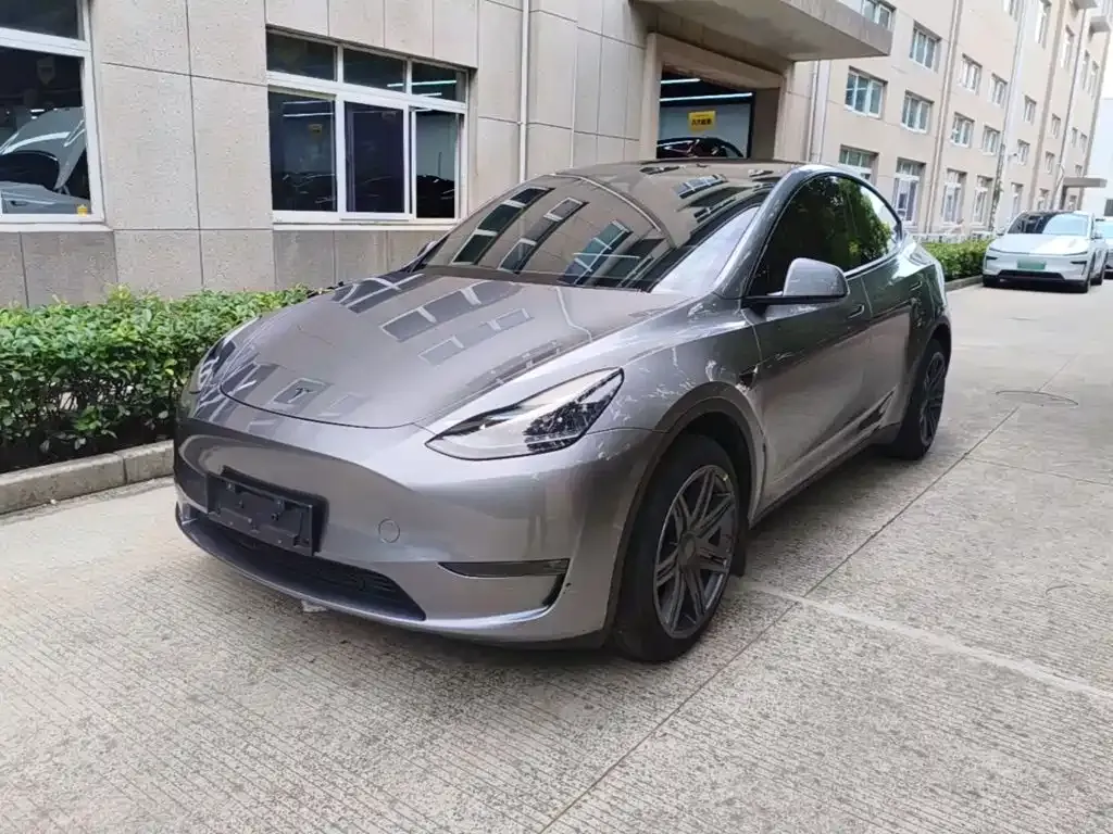 Tesla Model Y — фото 8