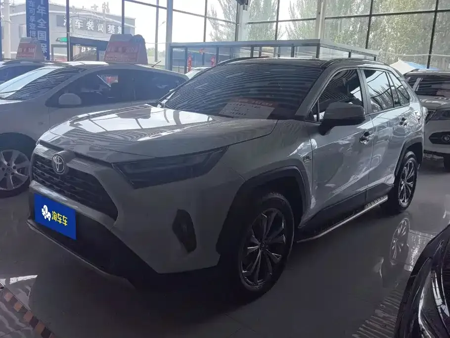 Toyota RAV4 — фото 1
