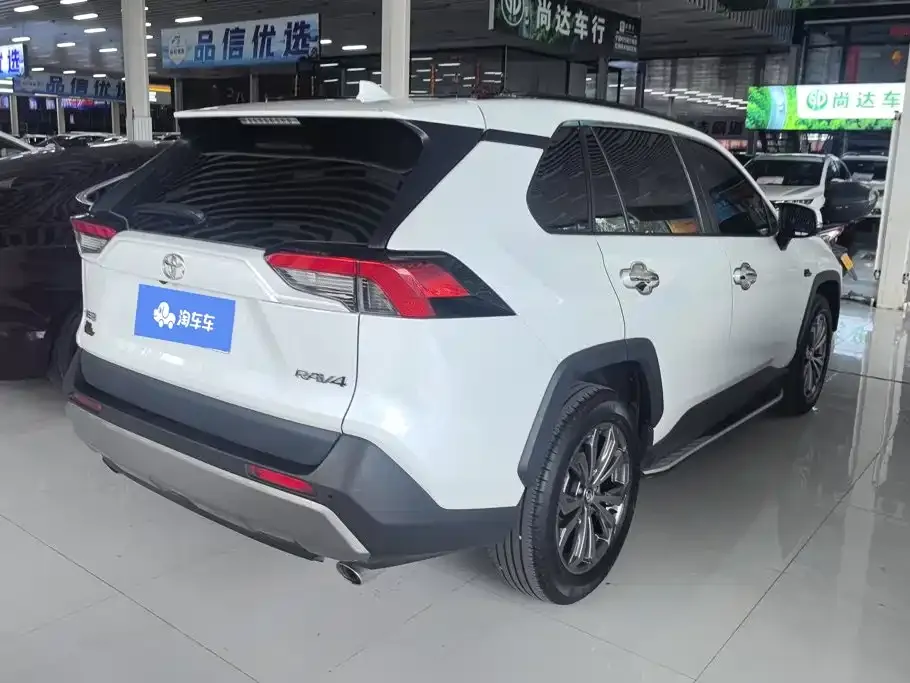 Toyota RAV4 — фото 10