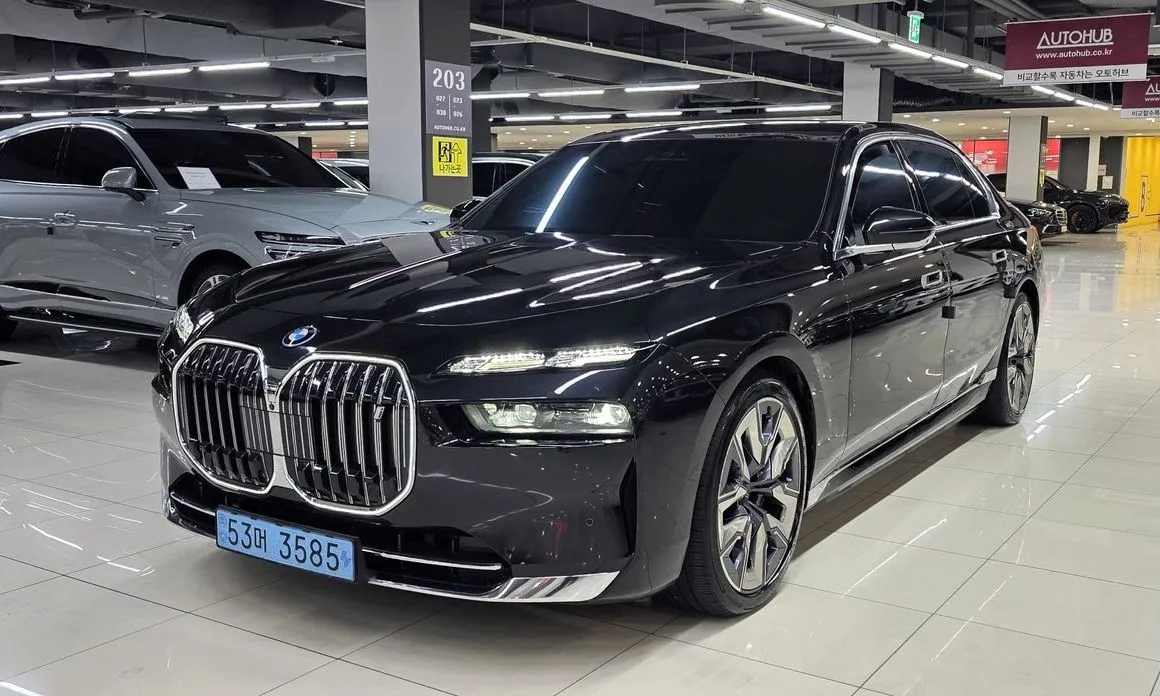 BMW i7 — фото 1