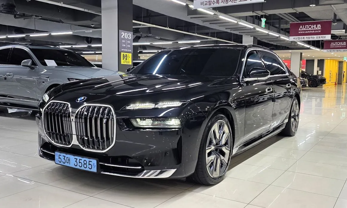 BMW i7 — фото 9