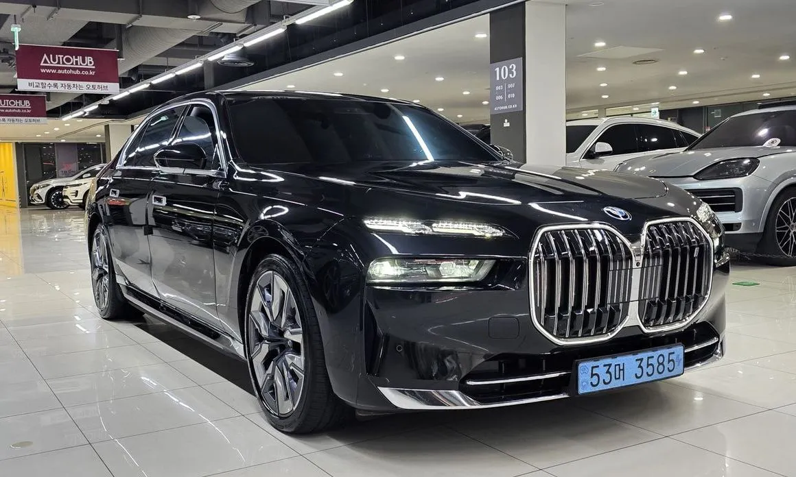 BMW i7 — фото 10