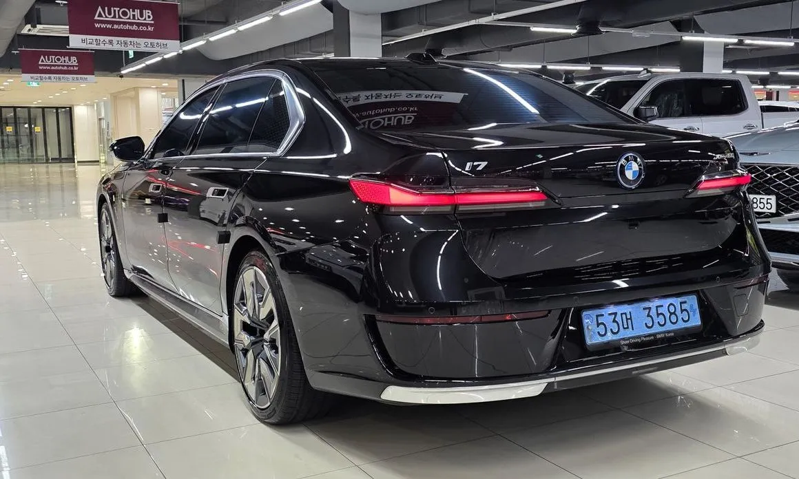 BMW i7 — фото 8