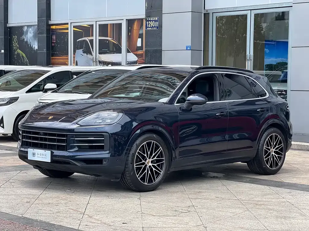 Porsche Cayenne — фото 1