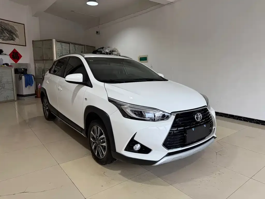 Toyota Yaris L — фото 2
