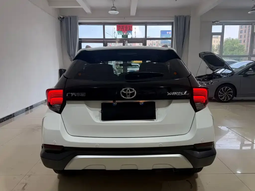 Toyota Yaris L — фото 6