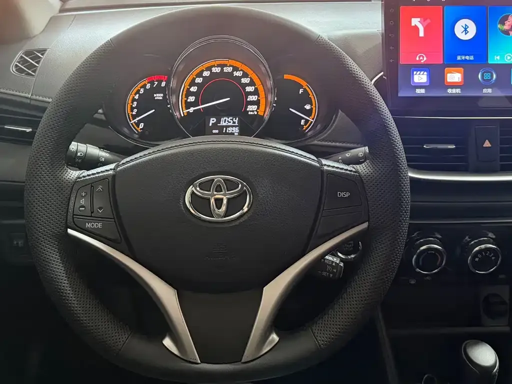 Toyota Yaris L — фото 8