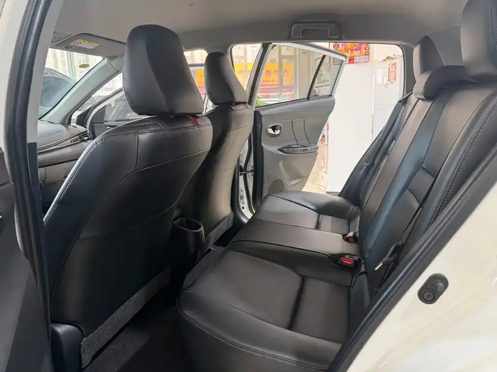 Toyota Yaris L — фото 10