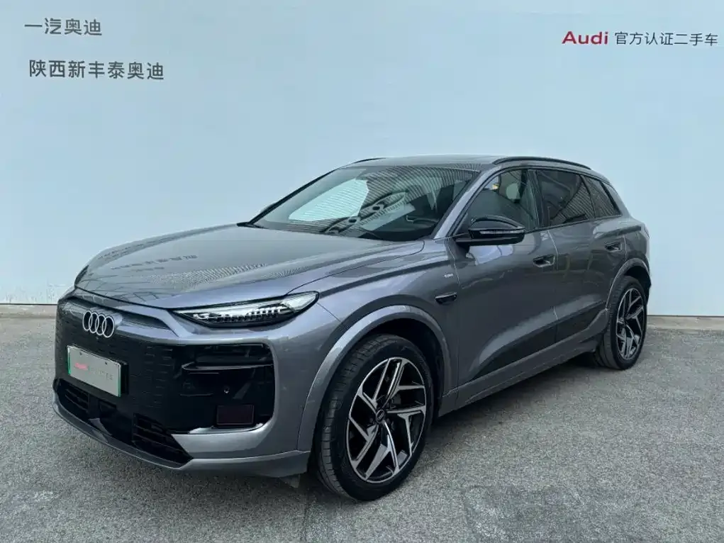 Audi Q6L e-tron — фото 1