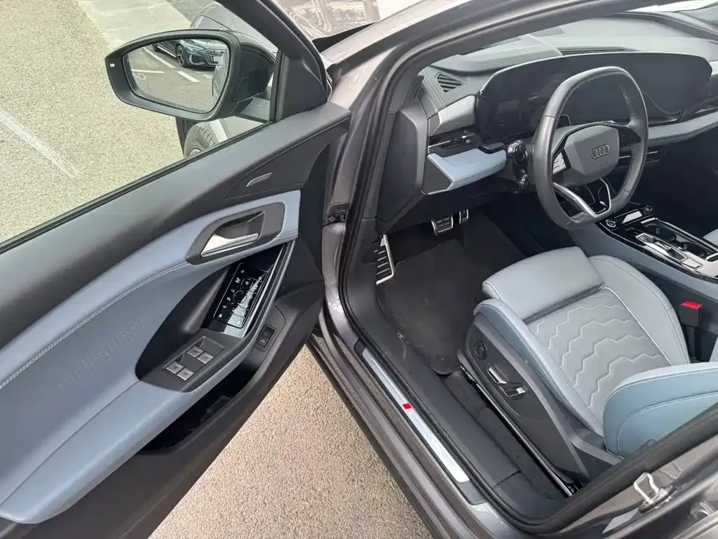 Audi Q6L e-tron — фото 10