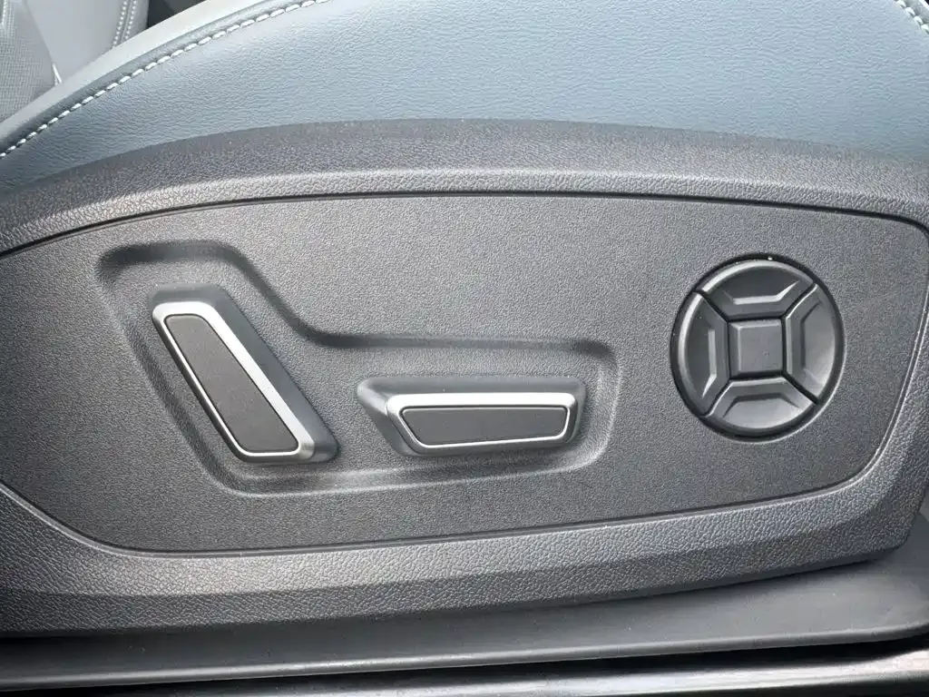 Audi Q6L e-tron — фото 9