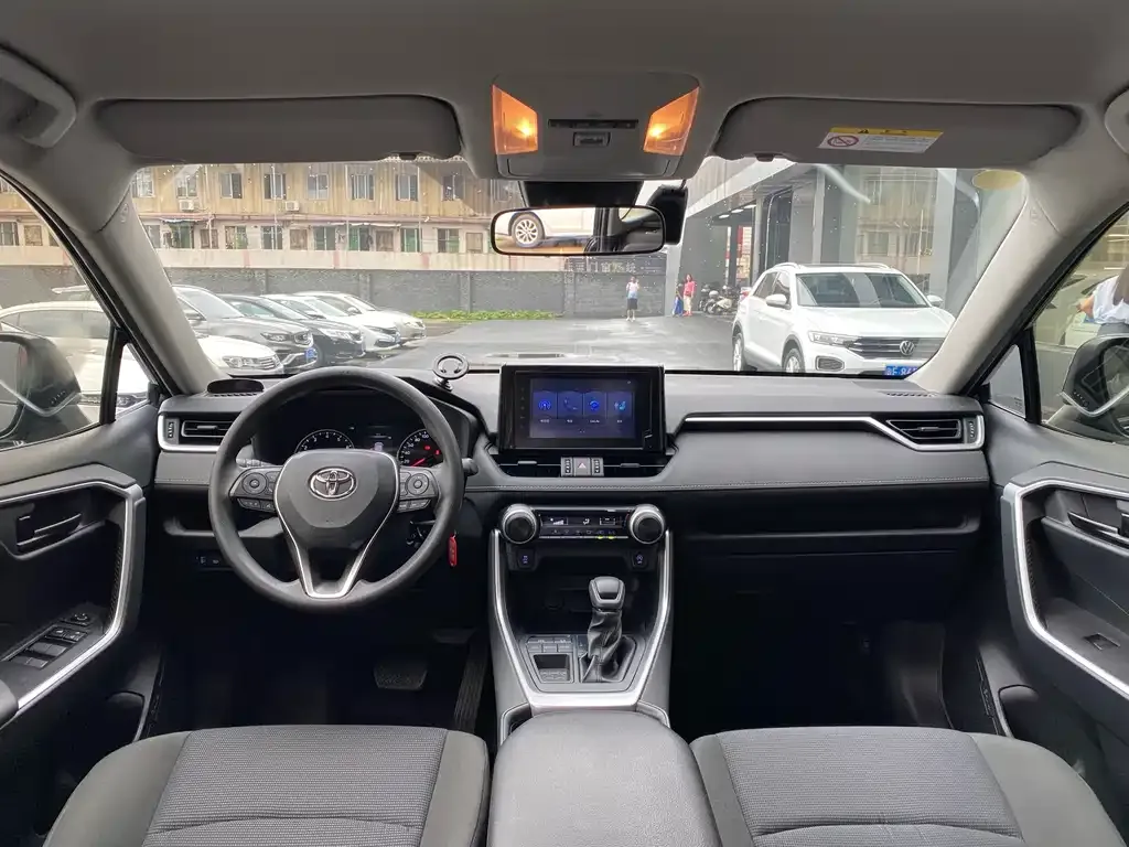 Toyota RAV4 — фото 6