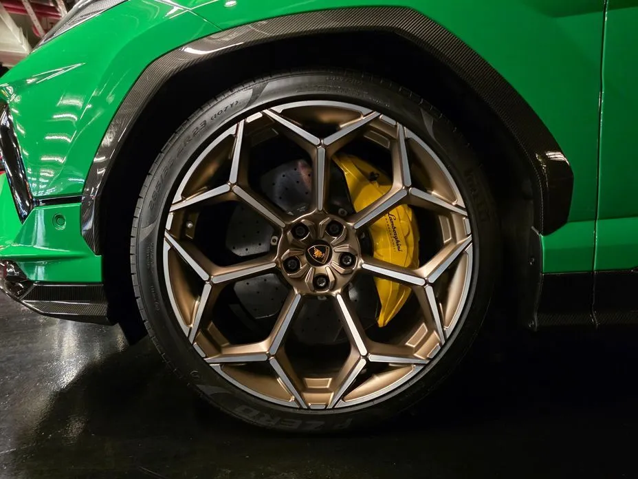 Lamborghini Urus — фото 10
