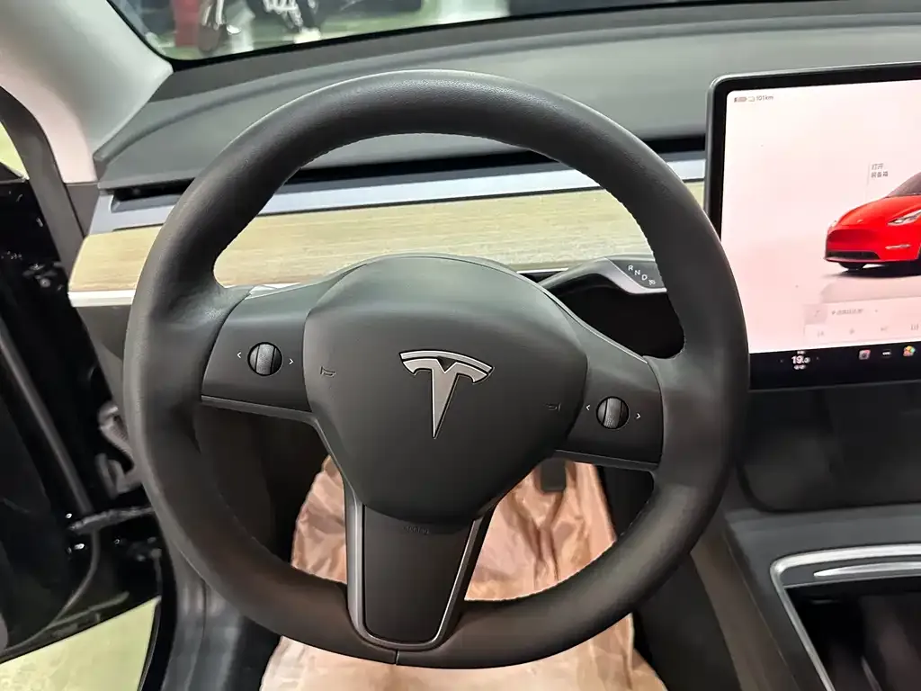 Tesla Model Y — фото 6