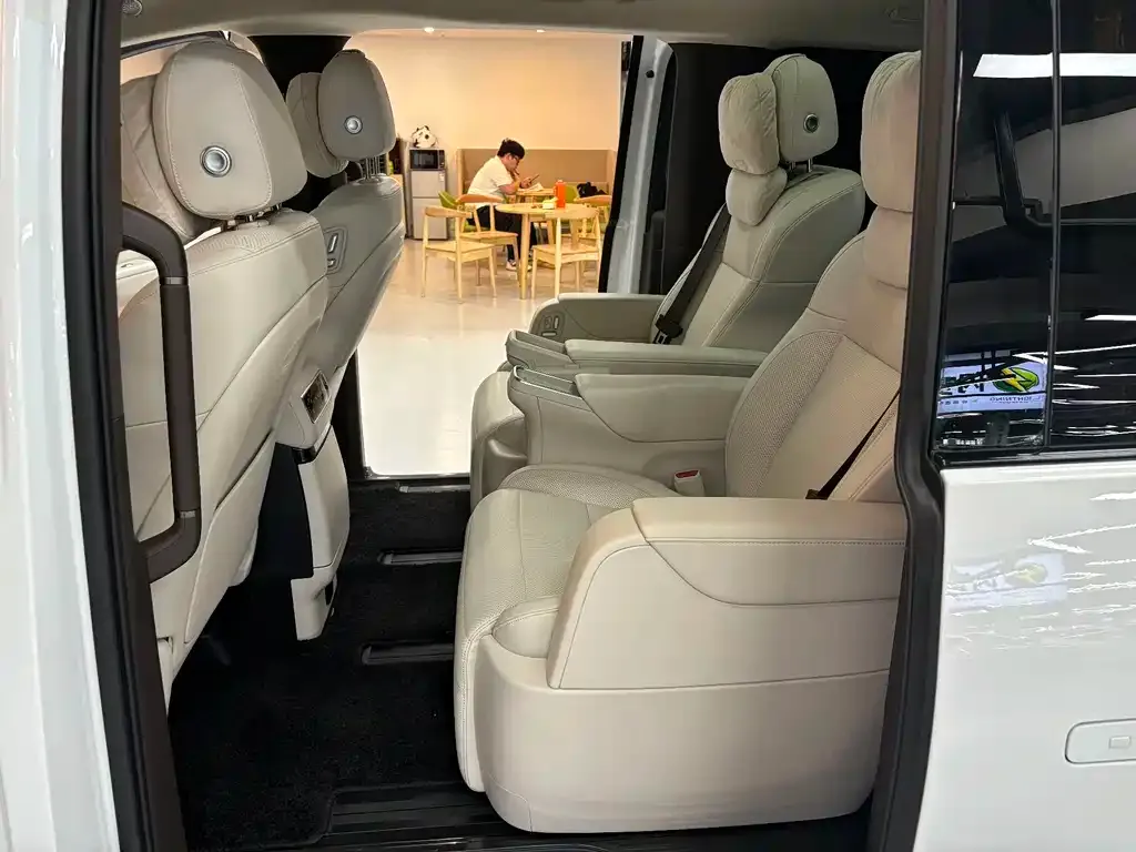 Li Auto MEGA — фото 3